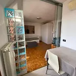 Porta Venezia, Monolocale Con Vista Sui Tetti