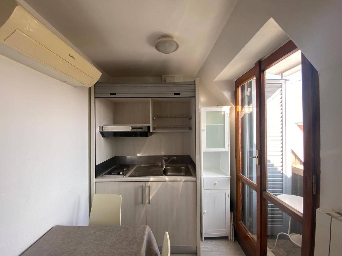 Porta Venezia, Monolocale Con Vista Sui Tetti *